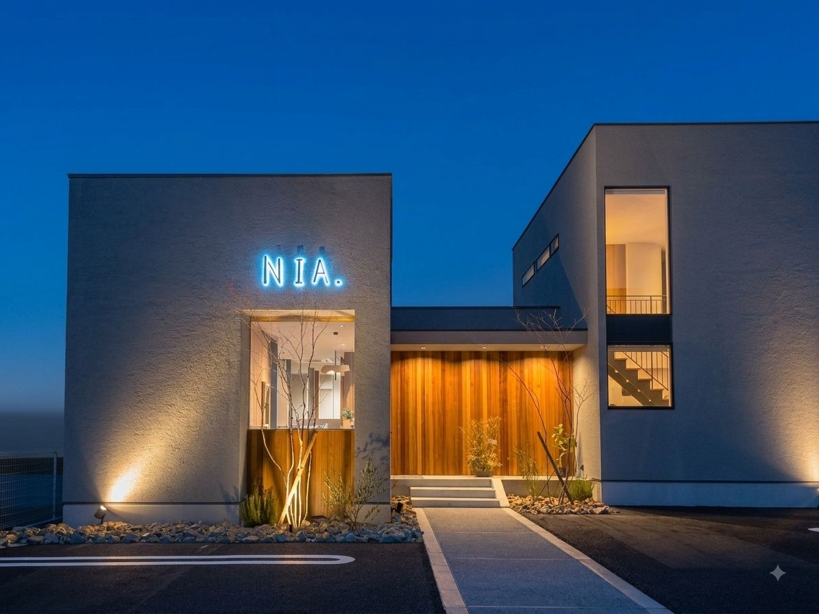 夜のNIA.の外観